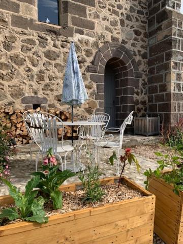 Chambres Et Maisons D'Hotes Du Prieure De La Bajasse - Le 1150 Vieille-Brioude Экстерьер фото